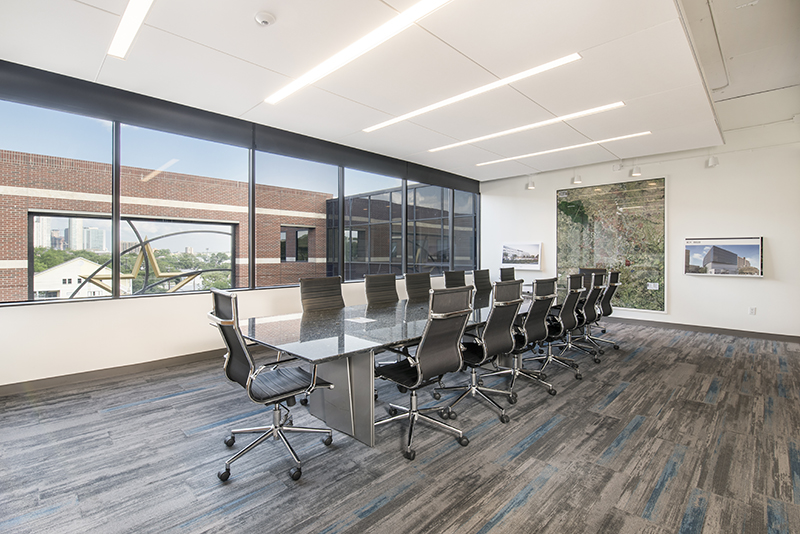 Offices in Commercial Hub